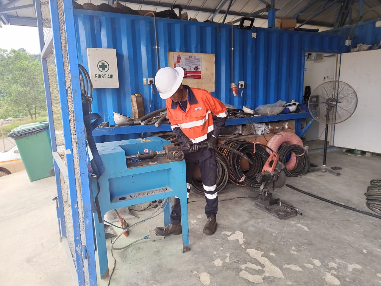 Hydraulic Hose Installation